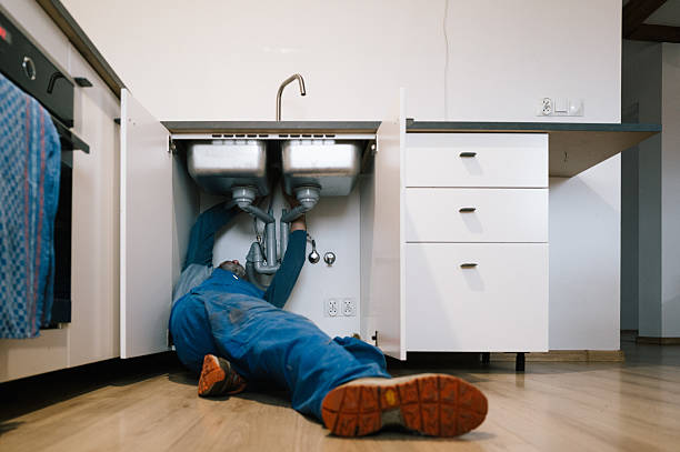Professional Plumbing technician working in Easton, TX